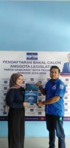 Menuju DPRD Kota Pekanbaru, Handry Wukuf Daftarkan Diri Ke Demokrat