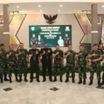 acara Pisah Sambut Komandan Detasemen Polisi Militer (Dandenpom) III/2 Garut dari Letnan Kolonel (Letkol) CPM Harmaji kepada Mayor CPM Irawan, yang dilaksanakan di Gedung Pendopo Kabupaten Garut, Jalan Kiansantang, Kecamatan Garut Kota, Senin (27/4/2026)