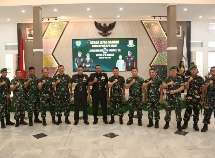 acara Pisah Sambut Komandan Detasemen Polisi Militer (Dandenpom) III/2 Garut dari Letnan Kolonel (Letkol) CPM Harmaji kepada Mayor CPM Irawan, yang dilaksanakan di Gedung Pendopo Kabupaten Garut, Jalan Kiansantang, Kecamatan Garut Kota, Senin (27/4/2026)