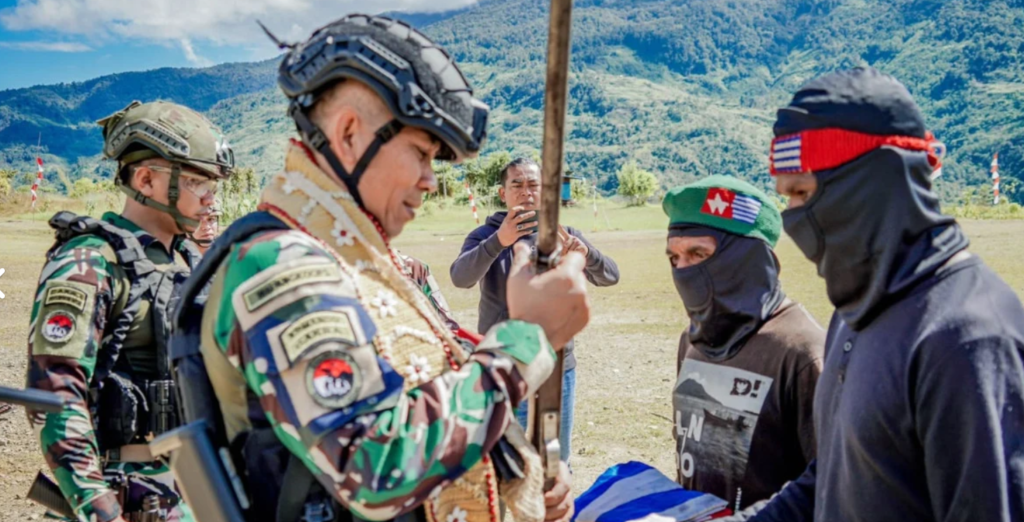 Komandan OPM Menyerahkan Diri dan Kembali ke NKRI